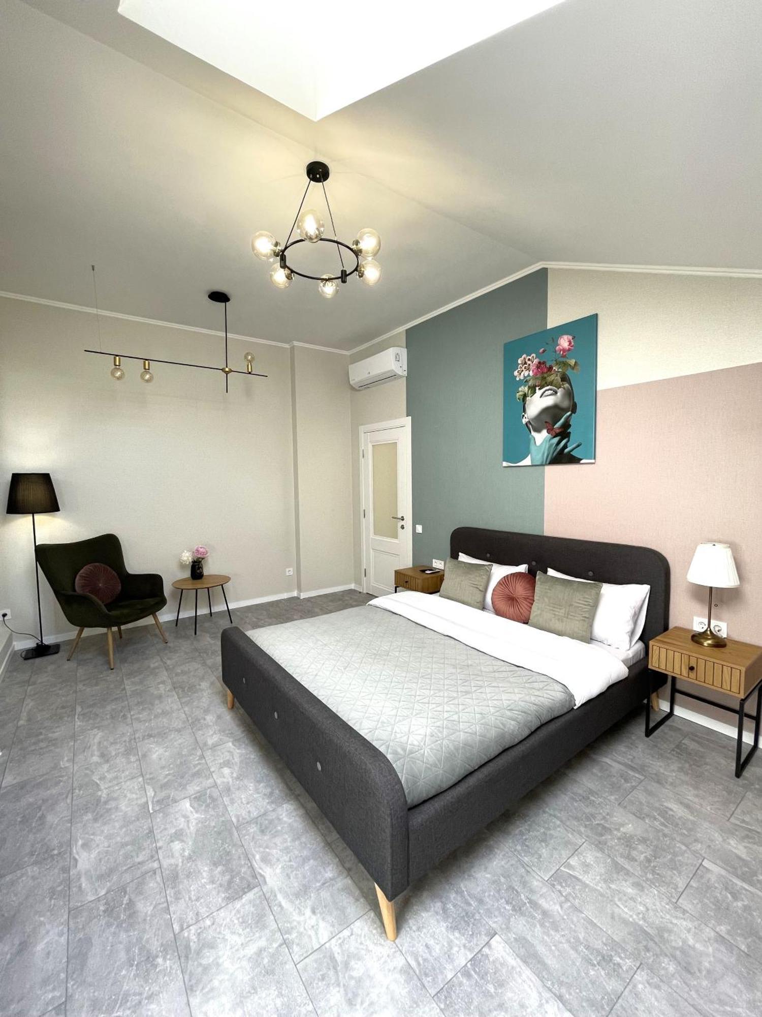 Modern Apartment, 5Mins To Rynok Square Львов Экстерьер фото