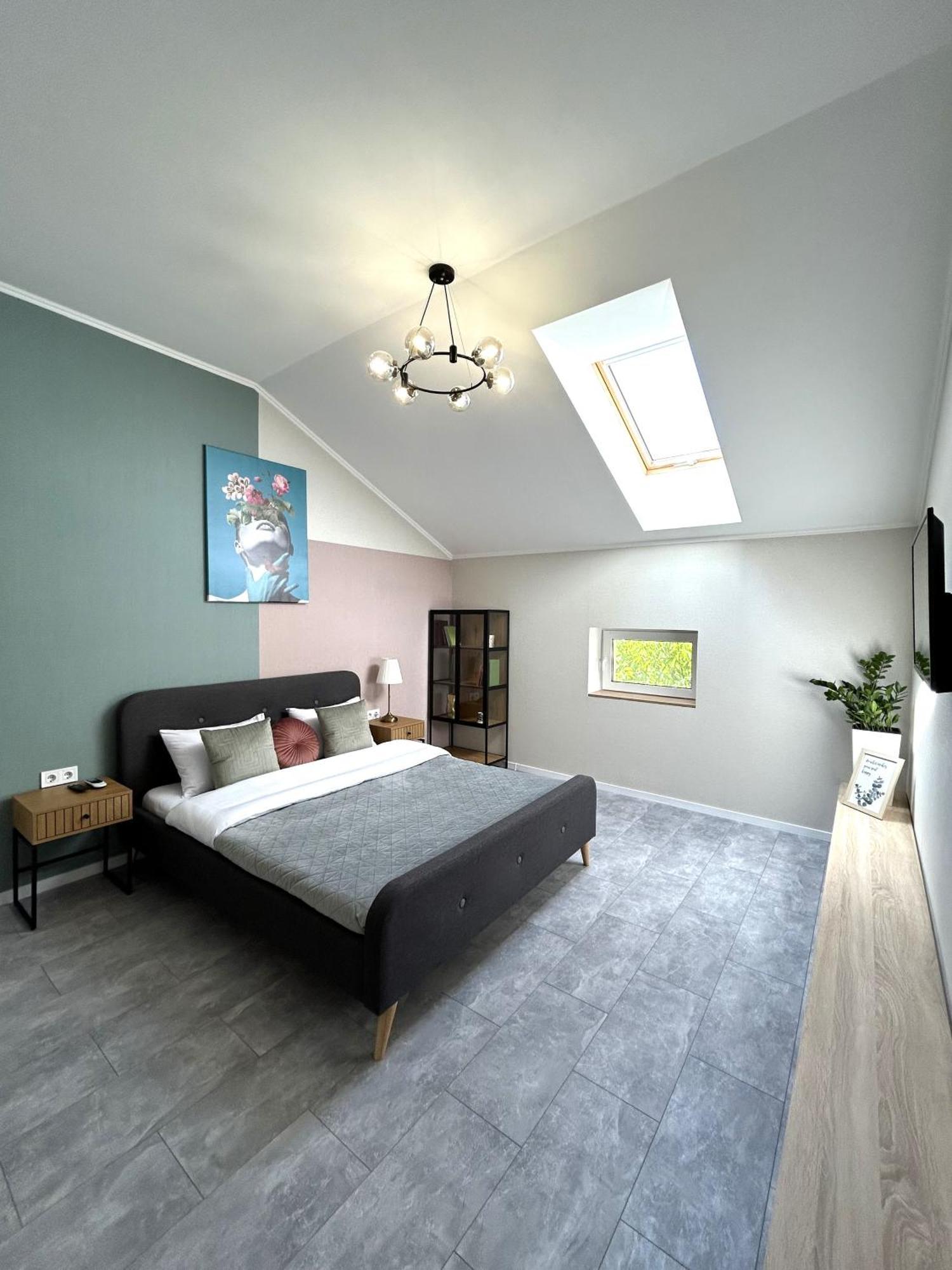 Modern Apartment, 5Mins To Rynok Square Львов Экстерьер фото