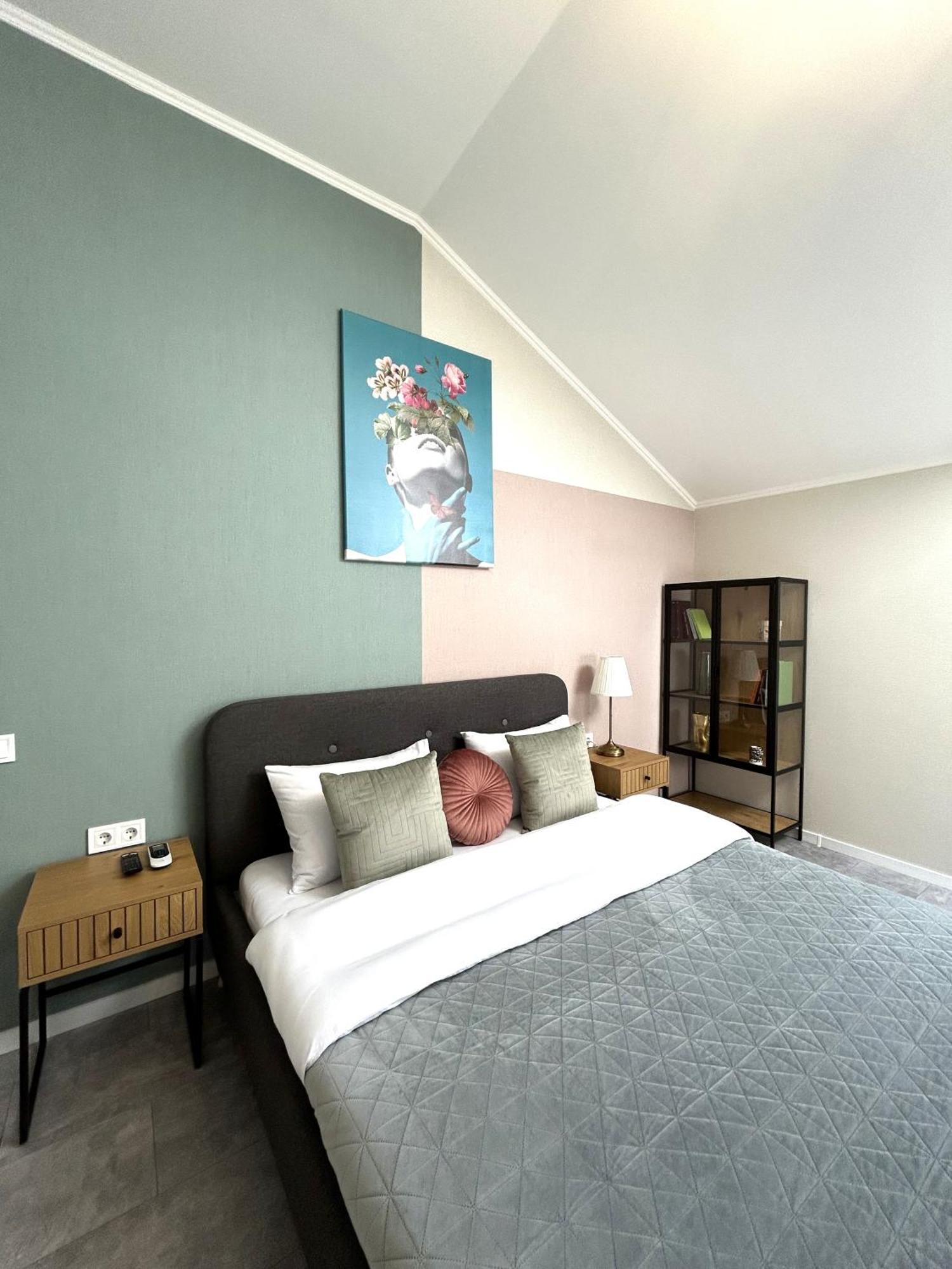 Modern Apartment, 5Mins To Rynok Square Львов Экстерьер фото