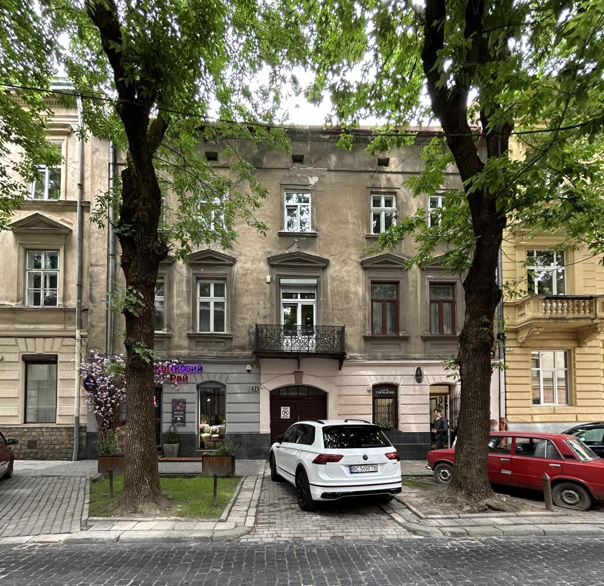 Modern Apartment, 5Mins To Rynok Square Львов Экстерьер фото